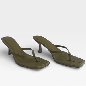 Forever 21 Olive Green Heeled Thong Flip Flop Sandals Women’s 10